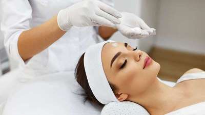Skincare specialist consulting client about treatment plan